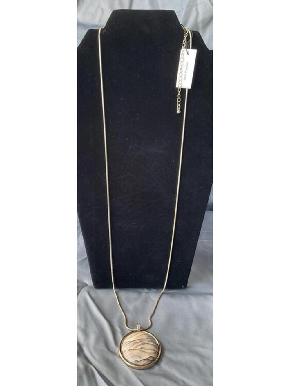 NWT White House Black Market Semi Precious Pendant On Gold Tone Chain #1186